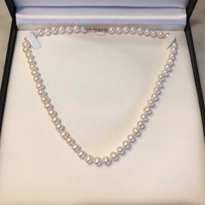 Brand new cultured pearl necklace